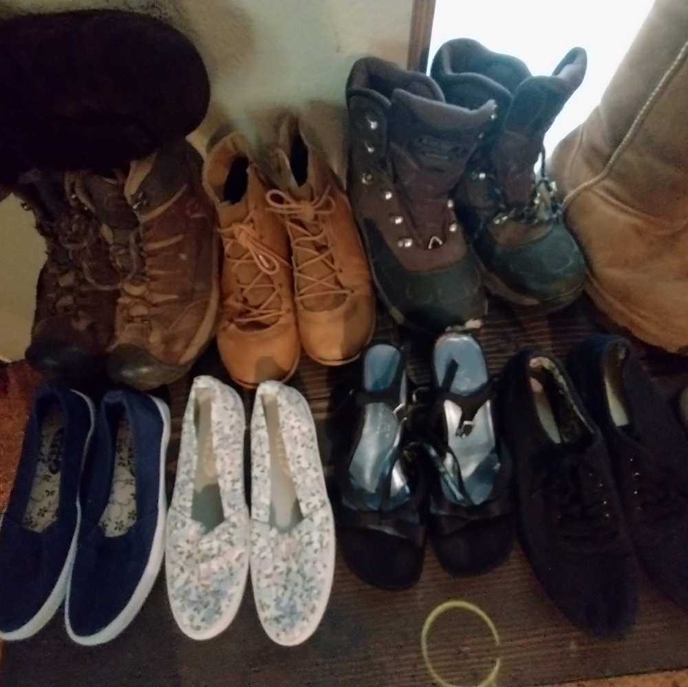 Various slightly used shoes, boots, winter gloves